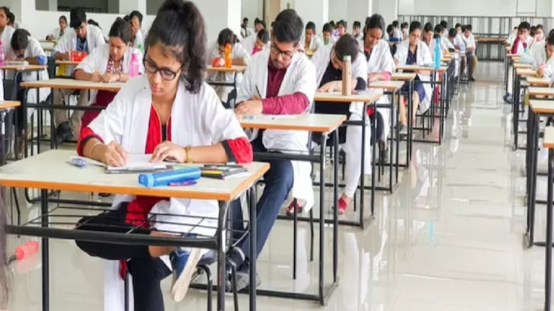 NEET-UG ಮರು ಪರೀಕ್ಷೆ – 1,563 ಪೈಕಿ 750 ಗೈರು, 63 ವಿದ್ಯಾರ್ಥಿಗಳು ಡಿಬಾರ್‌