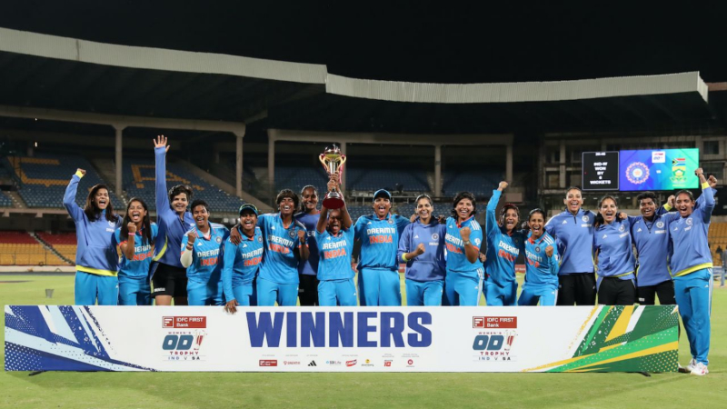 ಮಂದಾನ ಬ್ಯಾಟಿಂಗ್ ಕಮಾಲ್ – ಆಫ್ರಿಕಾ ವಿರುದ್ಧ ಕ್ಲೀನ್‍ಸ್ವೀಪ್ ಸಾಧನೆ