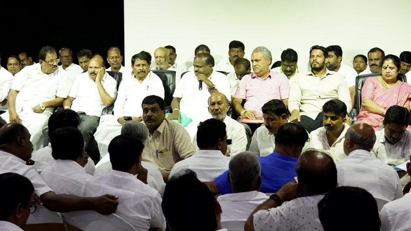 ಚನ್ನಪಟ್ಟಣ ಟಿಕೆಟ್ ಜೆಡಿಎಸ್‌ಗೆ ಪಡೆಯುವಂತೆ ಕಾರ್ಯಕರ್ತರಿಂದ ಒತ್ತಡ – ಹೆಚ್‌ಡಿಕೆ ರಿಯಾಕ್ಷನ್‌ ಏನು?