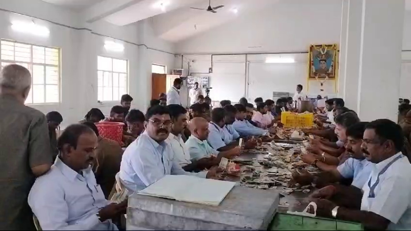 ಮಲೆ ಮಹದೇಶ್ವರ ಬೆಟ್ಟದಲ್ಲಿ ಹುಂಡಿ ಎಣಿಕೆ- ಈ ಬಾರಿಯೂ ಕೋಟಿ ಒಡೆಯ ಮಾದಪ್ಪ
