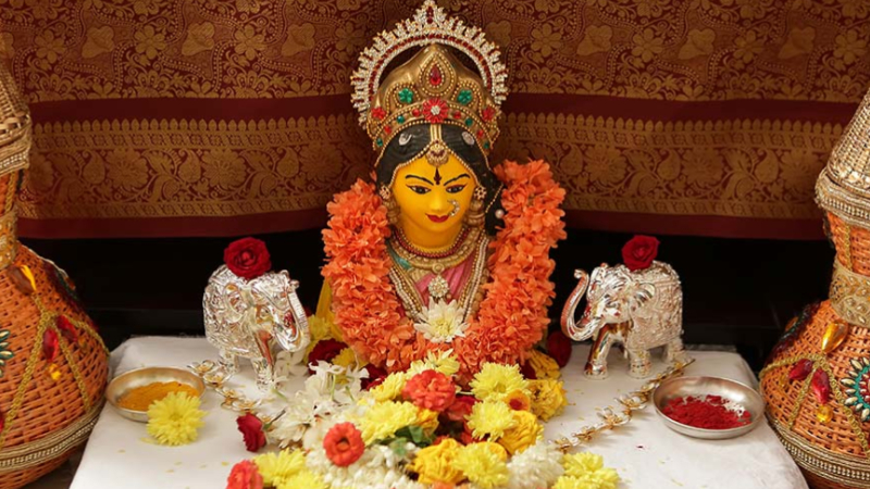 ಮುತ್ತೈದೆಯರಿಗಾಗಿ ವರಮಹಾಲಕ್ಷ್ಮೀ ಹಬ್ಬ; ಮಹತ್ವ ಏನು? ಆಚರಣೆ ಹೇಗೆ?