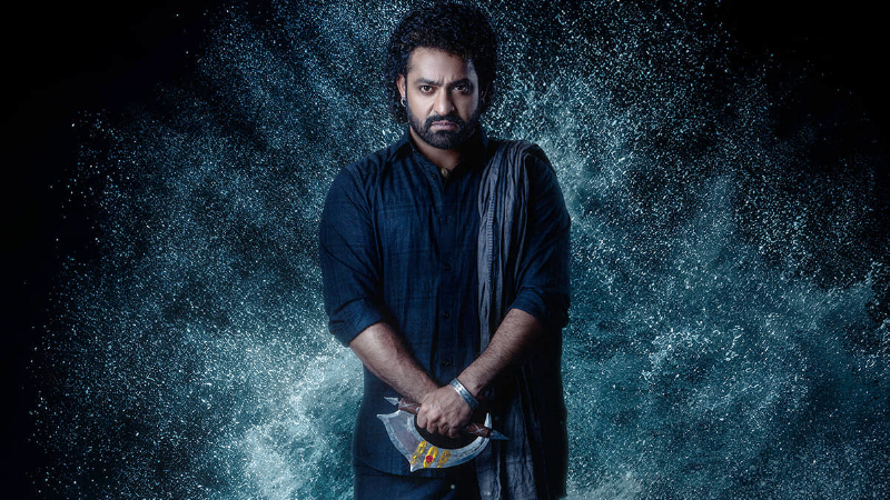 ‘ದೇವರ’ ಚಿತ್ರದ ಟ್ರೈಲರ್ ರಿಲೀಸ್- ಆ್ಯಕ್ಷನ್ ಅವತಾರದಲ್ಲಿ ಜ್ಯೂ.ಎನ್‌ಟಿಆರ್