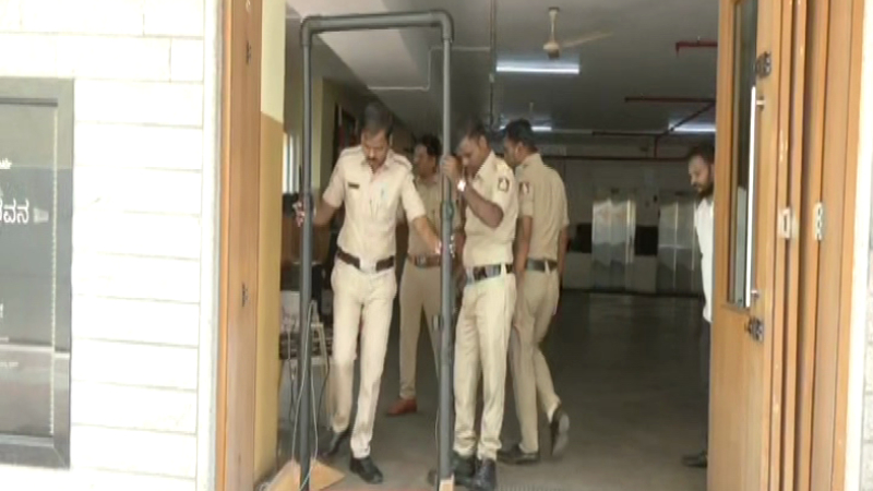 ಸ್ಫೋಟಕ್ಕೆ ಉಗ್ರರ ಸಂಚು – ಮಲ್ಲೇಶ್ವರ ಬಿಜೆಪಿ ಕಚೇರಿಗೆ ಪೊಲೀಸ್‌ ಭದ್ರತೆ ಹೆಚ್ಚಳ