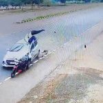 ಬೀದರ್‌ನಲ್ಲಿ ಭೀಕರ ಅಪಘಾತ – ಗುದ್ದಿದ ರಭಸಕ್ಕೆ ಕಾರಿನ ಮೇಲಿನಿಂದ ಬಿದ್ದ ಸವಾರ