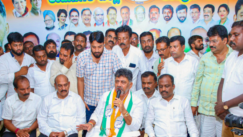 ಬಿಜೆಪಿ, ಜೆಡಿಎಸ್‌ನಲ್ಲಿ ಭವಿಷ್ಯವಿಲ್ಲ ಎಂದು ನೂರಾರು ಮಂದಿ ಕಾಂಗ್ರೆಸ್ ಸೇರುತ್ತಿದ್ದಾರೆ: ಡಿಕೆಶಿ