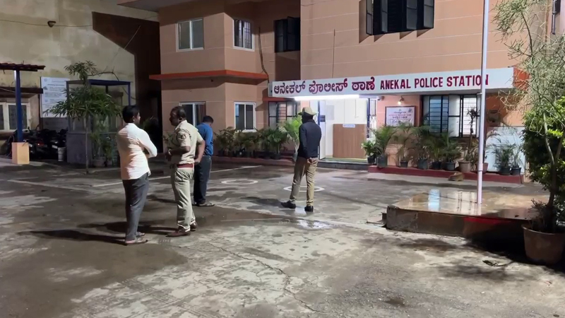 ಆನೇಕಲ್‌ನಲ್ಲಿ ಡಬಲ್ ಬ್ಯಾರಲ್ ಗನ್ ಸದ್ದು – ಜಗಳ ಬಿಡಿಸಲು ಹೋದವನಿಗೆ ಗುಂಡೇಟು!