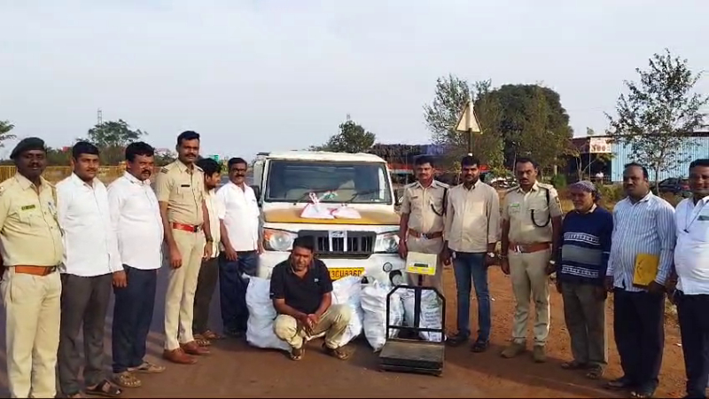 ಅಕ್ರಮವಾಗಿ ಸಾಗಿಸುತ್ತಿದ್ದ 16 ಲಕ್ಷ ಮೌಲ್ಯದ ಶ್ರೀಗಂಧ ಜಪ್ತಿ – ಓರ್ವ ಬಂಧನ