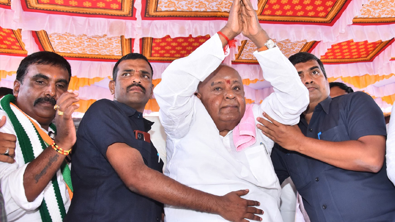 ಕೊತ್ವಾಲ್‌ ಬಳಿ 100 ರೂ.ಗೆ ಕೆಲಸ ಮಾಡ್ತಿದ್ದ ಡಿಕೆ ಕಣ್ಣೀರು ಹಾಕಿರೋದು ನೋಡಿದ್ದೀರಾ? – ಹೆಚ್‌ಡಿಡಿ