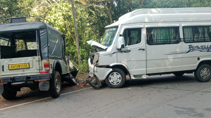 ಕೊಡಚಾದ್ರಿ ಬಳಿ ಜೀಪ್, ಟಿಟಿ ನಡುವೆ ಮುಖಾಮುಖಿ ಡಿಕ್ಕಿ: 8 ಮಂದಿಗೆ ಗಾಯ, ಮೂವರ ಸ್ಥಿತಿ ಗಂಭೀರ