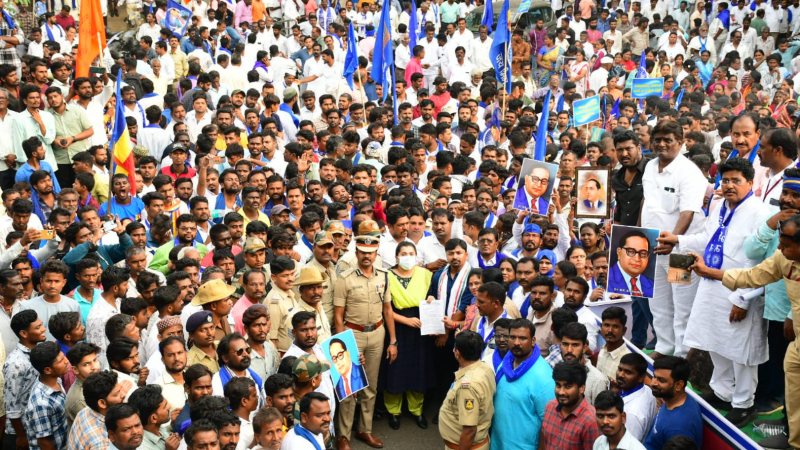 ಕಲಬುರಗಿ ಬಂದ್ – ಪ್ರತಿಭಟನಾಕಾರರಿಂದ ಲಾರಿ, ಕಾರಿನ ಗ್ಲಾಸ್ ಪುಡಿಪುಡಿ