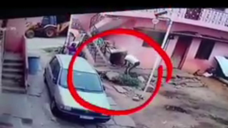 ನಾಯಿ ಮೇಲೆ ಯುವಕನಿಂದ ಮನಸೋ ಇಚ್ಛೆ ಹಲ್ಲೆ – ಸಿಸಿಟಿವಿಯಲ್ಲಿ ದೃಶ್ಯ ಸೆರೆ