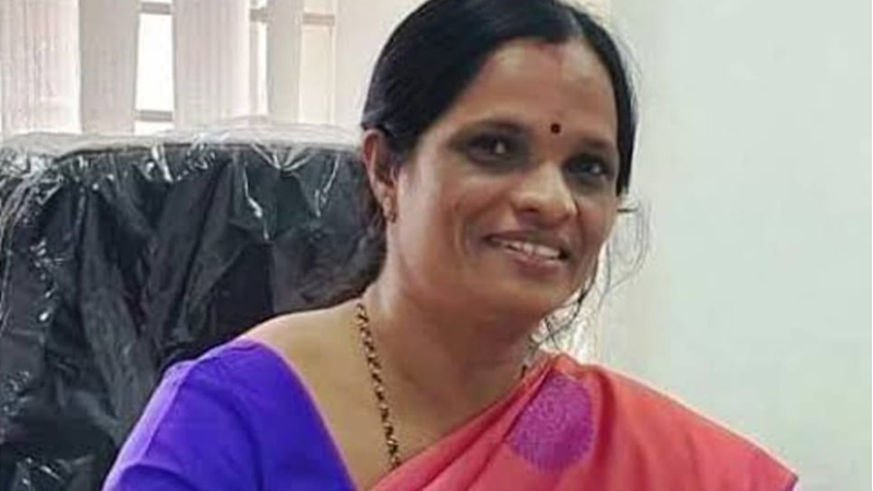 ಎ++ ಗ್ರೇಡ್ ನೀಡಲು ಲಂಚ ಆರೋಪ – ಬಂಧನ ಬೆನ್ನಲ್ಲೇ ದಾವಣಗೆರೆ ವಿವಿ ಪ್ರಾಧ್ಯಾಪಕಿ ಅಮಾನತು