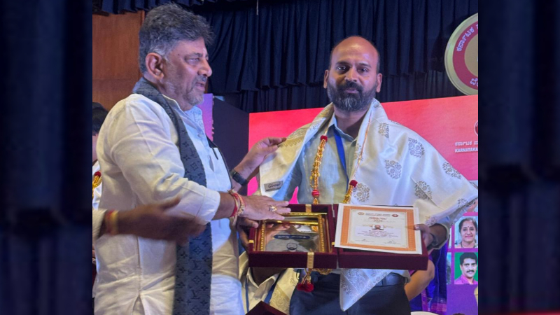 `ಪಬ್ಲಿಕ್ ಟಿವಿ’ಯ ರವೀಶ್ ಹೆಚ್‌ಎಸ್‌ಗೆ ಮಾಧ್ಯಮ ಅಕಾಡೆಮಿ ಪ್ರಶಸ್ತಿ ಪ್ರದಾನ