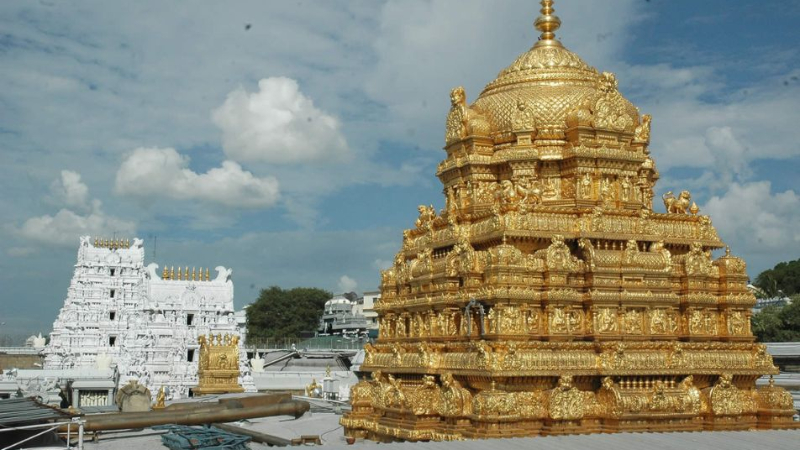 ವರ್ಗಾವಣೆಯಾಗಿ ಅಥವಾ VRS ತೆಗೆದುಕೊಳ್ಳಿ-  ಹಿಂದೂಯೇತರ 18 ಸಿಬ್ಬಂದಿ ವಿರುದ್ಧ ಕಠಿಣ ಕ್ರಮ: ತಿರುಪತಿ ಬೋರ್ಡ್‌