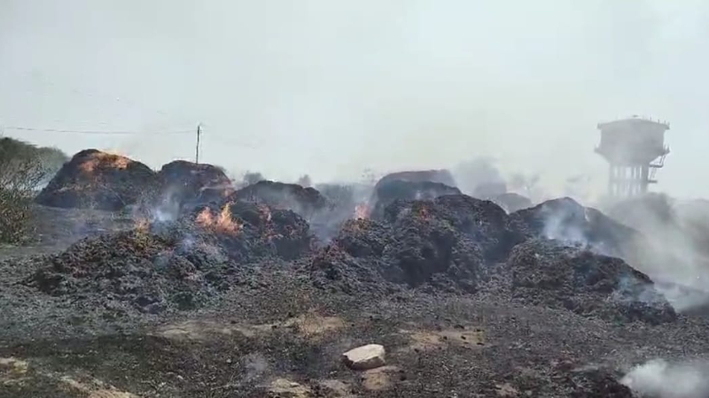 ಆಕಸ್ಮಿಕ ಬೆಂಕಿಗೆ 30 ಹುಲ್ಲಿನ ಬಣವೆಗಳು ಸುಟ್ಟು ಭಸ್ಮ