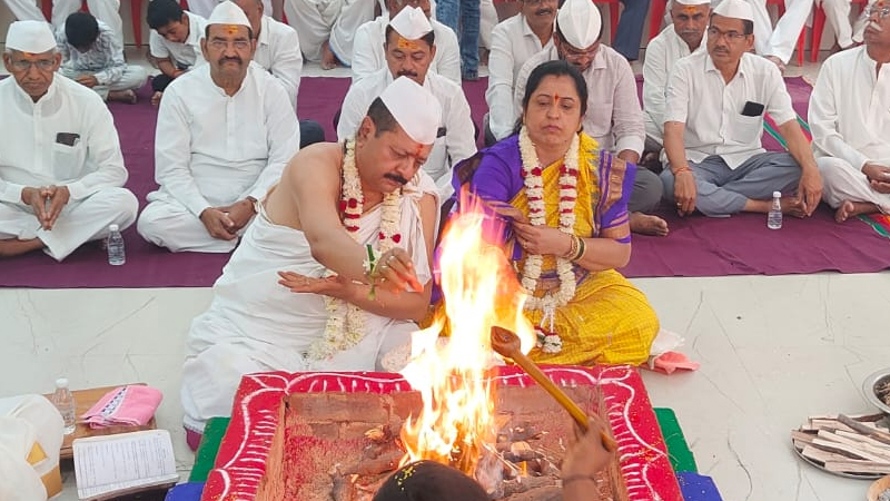 ಉಚ್ಛಾಟನೆ ಬಳಿಕ ವಿಜಯಪುರಕ್ಕೆ ಯತ್ನಾಳ್ ಆಗಮನ – ಸಿದ್ದೇಶ್ವರ ದೇವಸ್ಥಾನದಲ್ಲಿ ವಿಶೇಷ ಪೂಜೆ; ಹೋಮ, ಹವನ