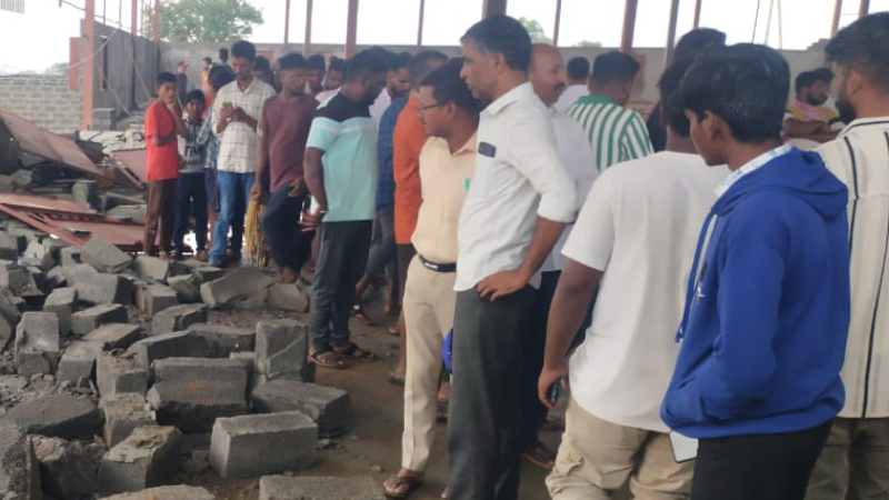 ಧಾರವಾಡ | ಮಳೆ, ಗಾಳಿಗೆ ಗೋಡೆ ಕುಸಿದು ಇಬ್ಬರು ಕೂಲಿ ಕಾರ್ಮಿಕರು ದುರ್ಮರಣ – ಓರ್ವ ಗಂಭೀರ