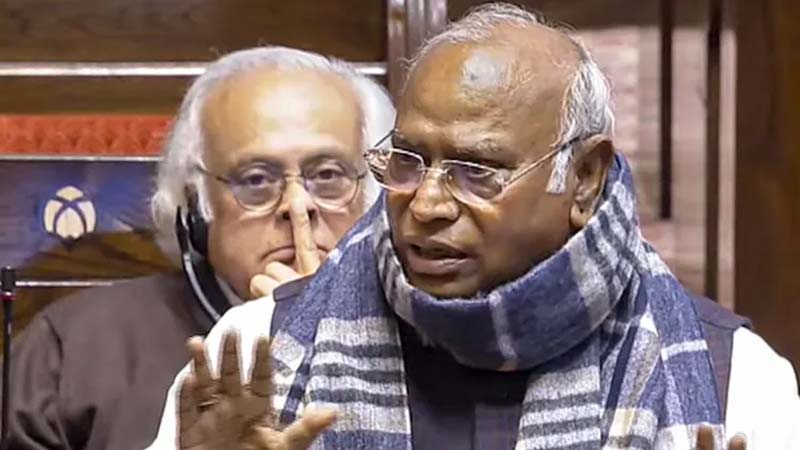 ರಾಜ್ಯಸಭೆಯಲ್ಲಿ ಕ್ಷಮೆ ಕೇಳಿದ ವಿಪಕ್ಷ ನಾಯಕ ಮಲ್ಲಿಕಾರ್ಜುನ್ ಖರ್ಗೆ