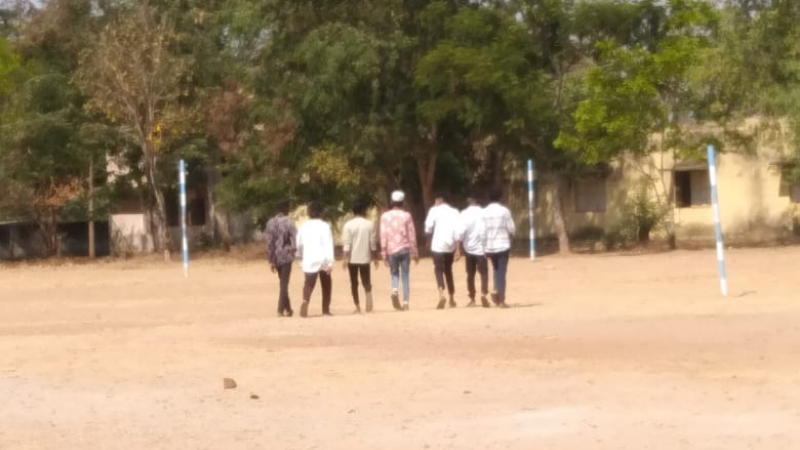 ತುಮಕೂರು| ವಿದ್ಯಾರ್ಥಿನಿಯರ ಶೌಚಾಲಯದ ಮೇಲೆ ಕಲ್ಲು ತೂರಿ ಪುಂಡಾಟ – ಐವರು ಅರೆಸ್ಟ್