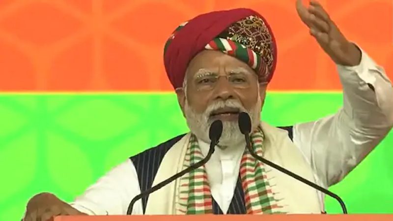 ಶಾಂತಿಯುತವಾಗಿ ಬದುಕಬೇಕಾದ್ರೆ ರೊಟ್ಟಿ ತಿನ್ನಿ, ಇಲ್ಲದಿದ್ರೆ ನನ್ನ ಬುಲೆಟ್‌ಗಳು ಯಾವಾಗಲೂ ರೆಡಿ ಇರುತ್ತೆ: ಮೋದಿ ವಾರ್ನಿಂಗ್‌