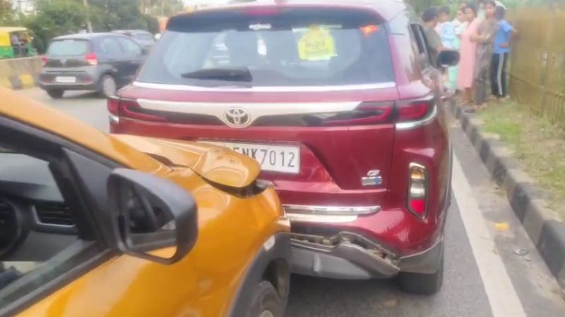 ನೆಲಮಂಗಲದಲ್ಲಿ ಸರಣಿ ಅಫಘಾತ – ಅದೃಷ್ಟವಶಾತ್‌ ವಾಹನ ಸವಾರರು ಪಾರು