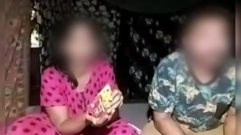 2,000 ರೂ.ಗೆ ಸೆಕ್ಸ್ ಲೈವ್‌ಸ್ಟ್ರೀಮ್ – ಹೆಣ್ಣು ಮಕ್ಕಳಿಬ್ಬರ ಕಾಲೇಜು ಫೀಸ್‌ ಕಟ್ಟಲಾಗದೇ ಕೃತ್ಯಕ್ಕಿಳಿದಿದ್ದ ದಂಪತಿ