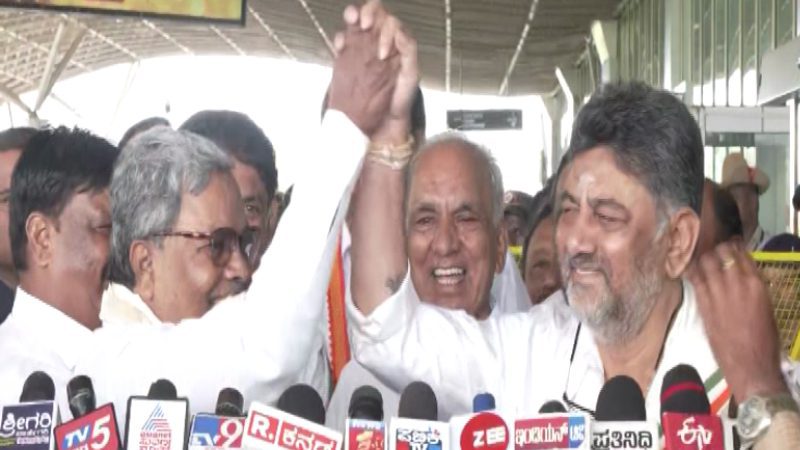 ನಮ್ಮ ಸರ್ಕಾರ 5 ವರ್ಷ ಬಂಡೆ ರೀತಿ ಇರುತ್ತೆ:  ಒಟ್ಟಾಗಿಯೇ ಇದ್ದೇವೆ ಎಂದು ಹೇಳಿ ಡಿಕೆಶಿಯ ಕೈ ಎತ್ತಿದ ಸಿಎಂ
