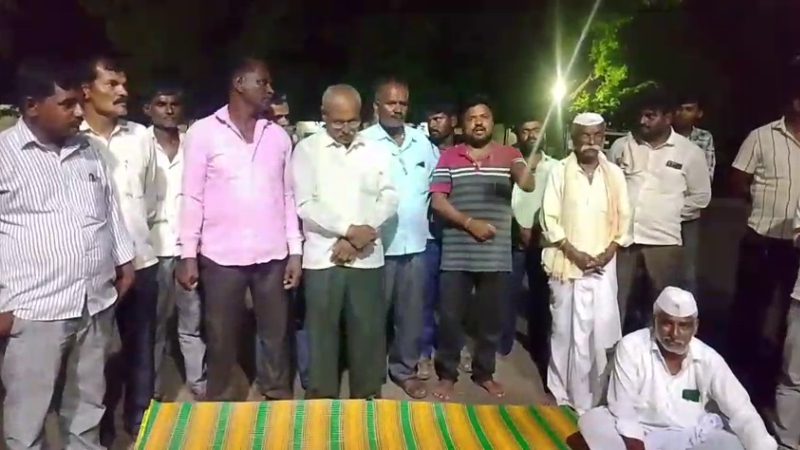 ಕಬ್ಬಿನ ಬಿಲ್ ಪಾವತಿಗೆ ಆಗ್ರಹಿಸಿ ಜಮಖಂಡಿ ಶುಗರ್ಸ್ ಫ್ಯಾಕ್ಟರಿ ಮುಂದೆ ರೈತರ ಅಹೋರಾತ್ರಿ ಧರಣಿ