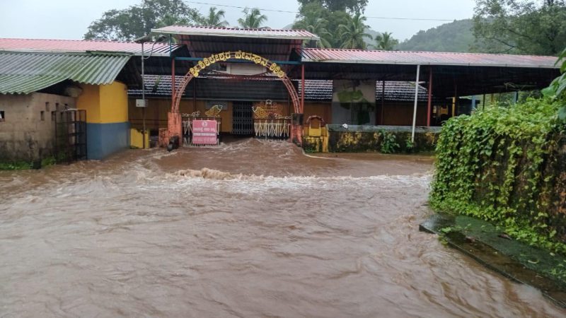 ಪಶ್ಚಿಮ ಘಟ್ಟದಲ್ಲಿ ಹೆಚ್ಚಿದ ಮಳೆ ಅಬ್ಬರ – ಕಪಿಲಾ ನದಿ ತುಂಬಿ ಶಿಶಿಲೇಶ್ವರ ದೇವಸ್ಥಾನ ಜಲಾವೃತ