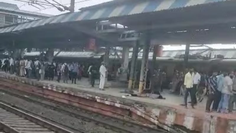 ಮುಂಬೈ| ರೈಲಿನಿಂದ ಹಳಿಗೆ ಬಿದ್ದು ಐವರು ಸಾವು