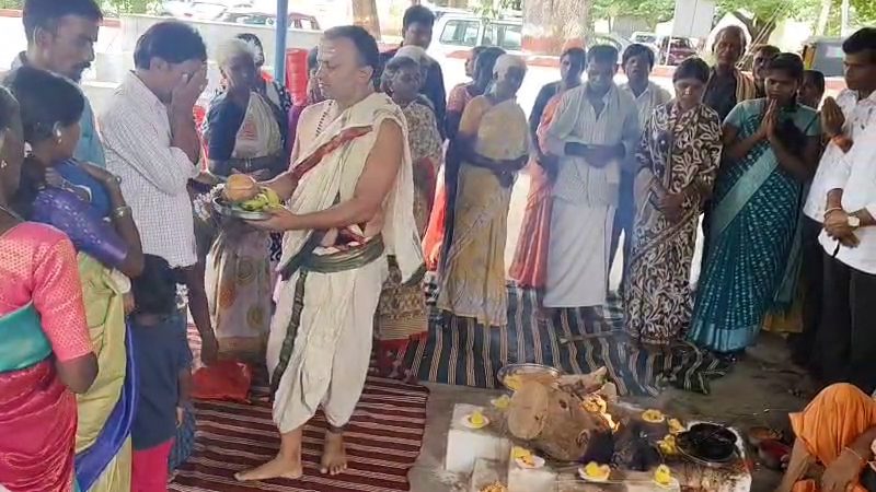 ಚಿಕ್ಕಬಳ್ಳಾಪುರ | ಕ್ರೈಸ್ತ ಧರ್ಮಕ್ಕೆ ಮತಾಂತರಗೊಂಡಿದ್ದ 15 ಕುಟುಂಬಗಳು ಹಿಂದೂ ಧರ್ಮಕ್ಕೆ ಘರ್ ವಾಪ್ಸಿ