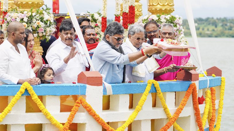 ಮೈಸೂರು | ಕಬಿನಿ ಜಲಾಶಯಕ್ಕೆ ಸಿಎಂ, ಡಿಸಿಎಂ ಬಾಗಿನ ಅರ್ಪಣೆ – ನಾಡಿನ ಒಳಿತಿಗೆ ಪ್ರಾರ್ಥನೆ
