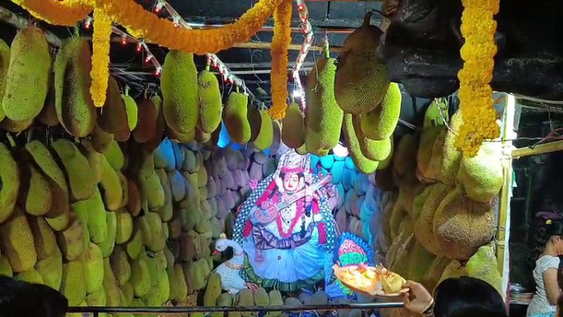 ಆಷಾಢದ 3ನೇ ಶುಕ್ರವಾರ – ಕೋಲಾರಮ್ಮನಿಗೆ 1001 ಹಲಸಿನ ಹಣ್ಣಿನ ಅಲಂಕಾರ!