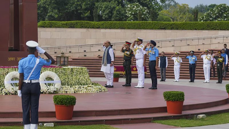 Kargil Vijay Diwas: ಹುತಾತ್ಮ ಯೋಧರಿಗೆ ರಾಜನಾಥ್‌ ಸಿಂಗ್‌ ನಮನ