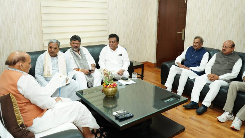 ಸಿಎಂ ನೇತೃತ್ವದ ನಿಯೋಗದಿಂದ ರಕ್ಷಣಾ ಸಚಿವರ ಭೇಟಿ – ರಾಜ್ಯದಲ್ಲಿ 2 ಡಿಫೆನ್ಸ್ ಕಾರಿಡಾರ್‌ಗೆ ಮನವಿ