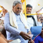 500ನೇ ಕೋಟಿ ಮಹಿಳೆಗೆ ಸಾಂಕೇತಿಕವಾಗಿ ಟಿಕೆಟ್ ವಿತರಿಸಿದ ಸಿಎಂ