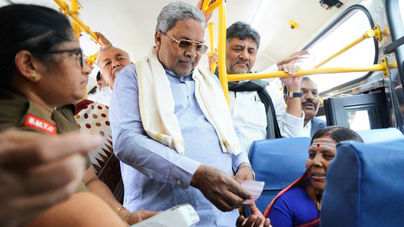 ಶಕ್ತಿಗೆ ಇಂದು 500 ಕೋಟಿ ಟಿಕೆಟ್‌ ಸಂಭ್ರಮ- ಕಂಡಕ್ಟರ್‌ ಆಗಿ ಟಿಕೆಟ್‌ ಹಂಚಿದ ಸಿಎಂ