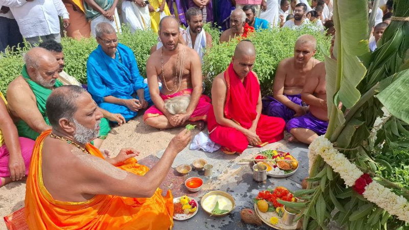 ಮಂತ್ರಾಲಯದಲ್ಲಿ ಗುರುಪೂರ್ಣಿಮೆ ಸಂಭ್ರಮ – ಅದ್ದೂರಿಯಾಗಿ ನಡೆದ ಮೃತ್ತಿಕಾ ಸಂಗ್ರಹ ಮಹೋತ್ಸವ