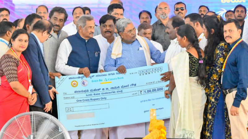 ಕರ್ತವ್ಯದ ವೇಳೆ ಮೃತಪಟ್ಟ ಪವರ್ ಮ್ಯಾನ್ ಕುಟುಂಬಕ್ಕೆ ಸೆಸ್ಕ್ ವತಿಯಿಂದ 1.06 ಕೋಟಿ ರೂ. ಪರಿಹಾರ ವಿತರಣೆ