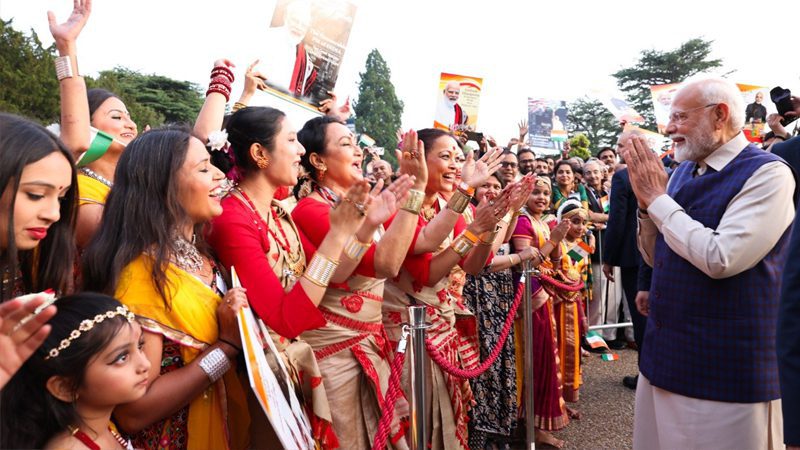 ಬ್ರಿಟನ್‌ನಲ್ಲಿ ಮೋದಿಗೆ ಸಾಂಪ್ರದಾಯಿಕ ಸ್ವಾಗತ – ಇಂದೇ ಮುಕ್ತ ವ್ಯಾಪಾರ ಒಪ್ಪಂದಕ್ಕೆ ಸಹಿ ಸಾಧ್ಯತೆ
