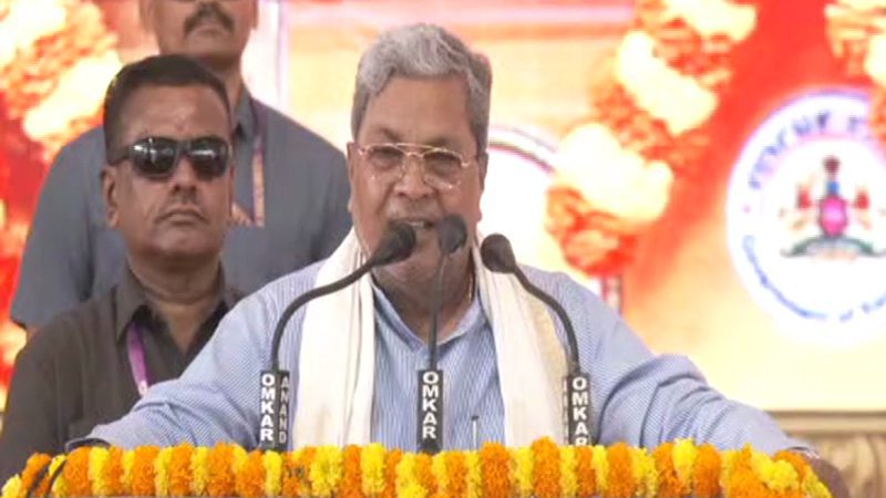 ಜೆಡಿಎಸ್-ಬಿಜೆಪಿ ಸಂಸದರು ಮೋದಿ ಮುಂದೆ ನಿಂತು ಮಾತಾಡೋಕೆ ನಡುಗುತ್ತಾರೆ: ಸಿದ್ದರಾಮಯ್ಯ ವಾಗ್ದಾಳಿ