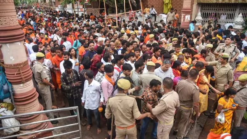 UP | ಅವಸಾನೇಶ್ವರ ಮಹಾದೇವ ದೇವಾಲಯದಲ್ಲಿ ಕಾಲ್ತುಳಿತ – ಇಬ್ಬರು ಭಕ್ತರು ಸಾವು, 29 ಮಂದಿಗೆ ಗಾಯ