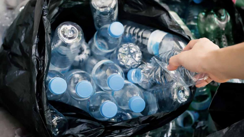 PLASTIC 