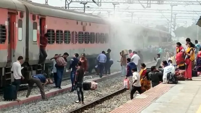 Andhra Pradesh train fire