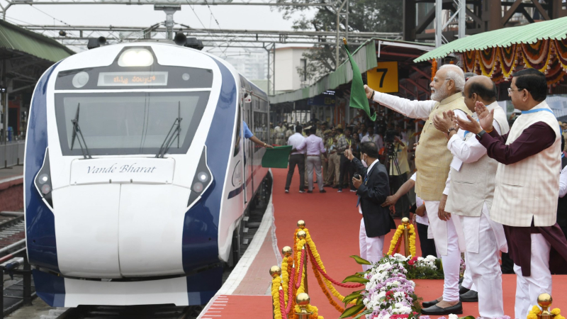 PM Modi flags off Vande Bharat Express train and Bharat Gaurav Kashi Yatra from Bengaluru ‌ 1