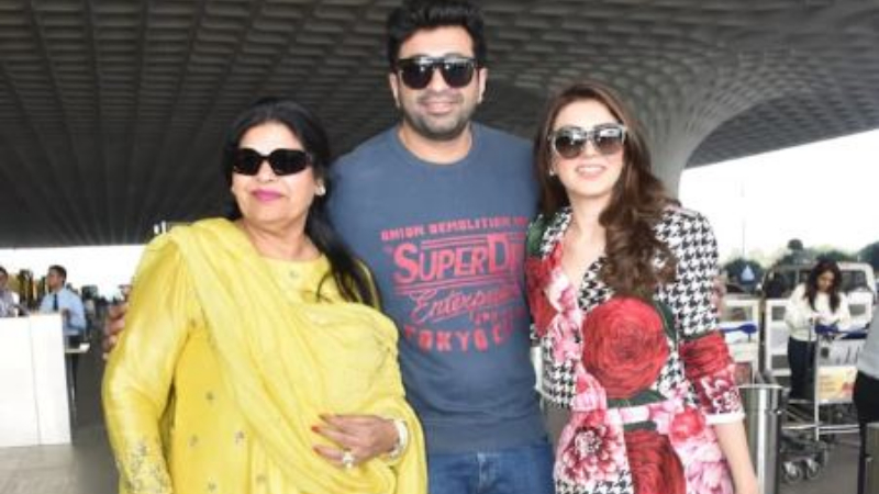 ಹನ್ಸಿಕಾ ಮದುವೆಗೆ ಕೌಂಟ್ಡೌನ್: ಜೈಪುರಗೆ ಹಾರಿದ ʻಬಿಂದಾಸ್ʼ ನಟಿ 7 ಹನ್ಸಿಕಾ 1