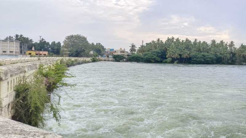 91 thousand cusecs of water released from KRS Wellesley Bridge in danger Srirangapatna 1