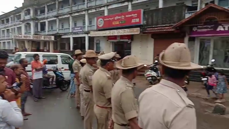 ಧರ್ಮಸ್ಥಳ ದೇಗುಲದ ವಠಾರದಲ್ಲಿ ಸ್ಥಳ ಮಹಜರು 1 Dharmasthala Mass Burial Case spot inspection in the premises of Dharmasthala temple