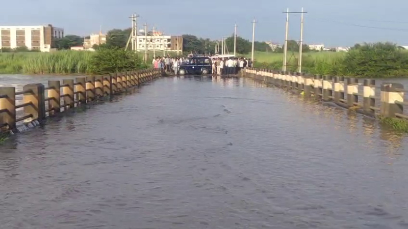 Heavy rains water flowing over Mudhol Yadavwada bridge