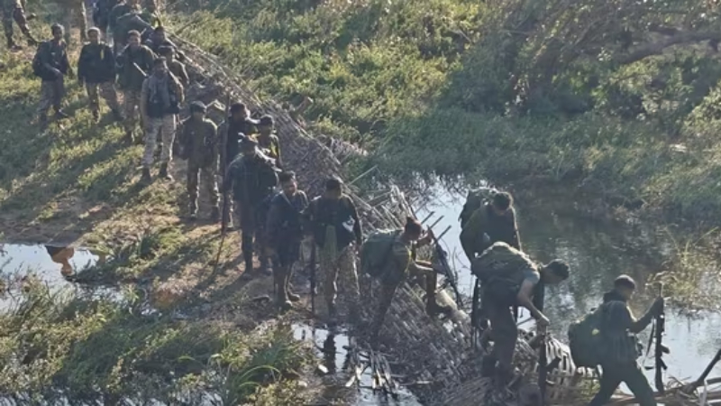 ಮಾವೋವಾದಿಗಳು ಇಟ್ಟಿದ್ದ ಐಇಡಿ ಸ್ಫೋಟ - ಓರ್ವ ಪೊಲೀಸ್ ಸಾವು, ಮೂವರಿಗೆ ಗಾಯ 2 Security forces